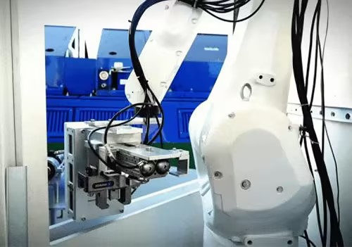 The world's first low-temperature-resistant automatic hydrogenation robot completes system debugging