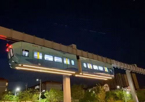 The world's first hydrogen-powered suspension railway train was successfully tested